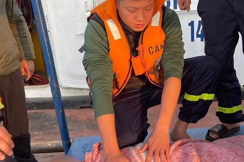 Nam thanh niên nhảy cầu Long Biên