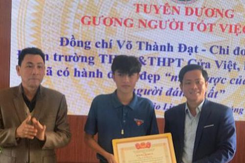 Làm rơi tiền chữa bệnh cho mẹ, nữ sinh may mắn được bạn trả lại