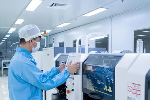 Lao động ồ ạt trở lại làm việc sau Tết, doanh nghiệp tất bật vào 'guồng'
