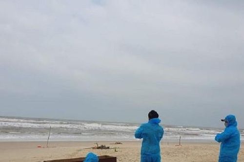 Thi thể phân hủy trôi dạt vào bờ biển TT-Huế
