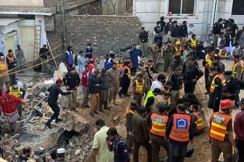 Vụ nổ đền thờ ở Pakistan: Hơn 230 người thương vong, không hi vọng người sống sót