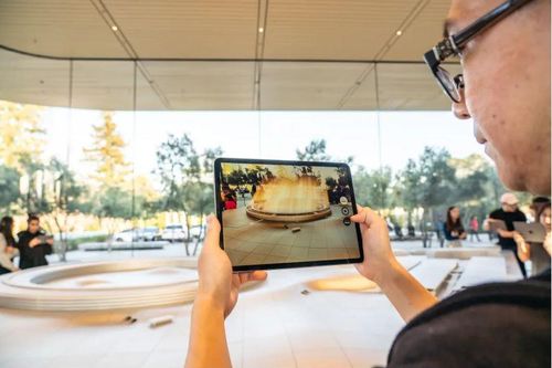 Apple sẽ cho phép người dùng tự tạo ứng dụng cho headset thực tế hỗn hợp của mình bằng Siri