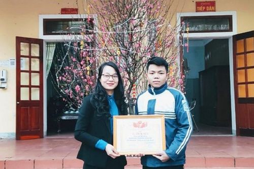 Nhặt được hơn 41 triệu đồng, nam sinh lớp 11 có hành động đáng tuyên dương