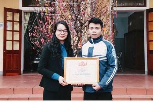 Hà Tĩnh: Tuyên dương nam sinh nhặt được hơn 41 triệu đồng trả lại người đánh rơi