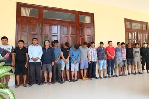 Đột kích tụ điểm lắc tài xỉu lúc nửa đêm, thu giữ trên 450 triệu đồng