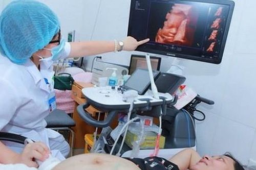 Đàn ông trên 45 tuổi sinh con, trẻ có nguy cơ bị khuyết tật nhiều hơn