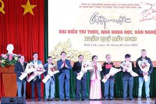 Đắk Lắk: Gặp mặt trí thức, nhà khoa học, văn nghệ sĩ nhân dịp Xuân Quý Mão 2023