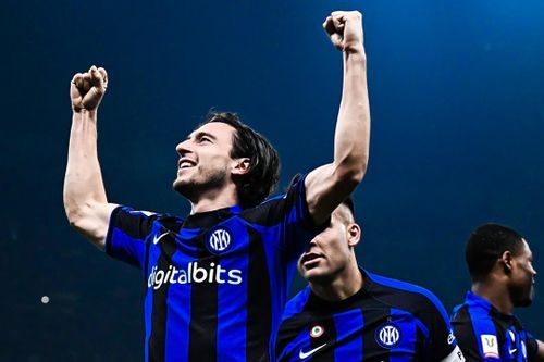 Cựu hậu vệ MU đưa Inter vào bán kết Coppa Italia