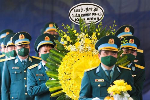 Truy tặng huân chương Bảo vệ Tổ quốc cho phi công Trần Ngọc Duy