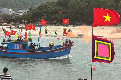 Ngư dân Quảng Ngãi vươn khơi khai thác hải sản đầu năm