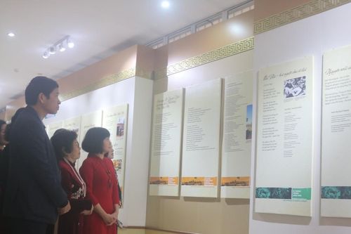 Khai mạc triển lãm 'Theo dấu chân Đại tướng Võ Nguyên Giáp'