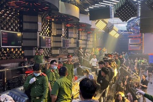 Hàng chục thanh niên nam nữ phê ma túy trong vũ trường lớn nhất Đà Nẵng, New Phương Đông