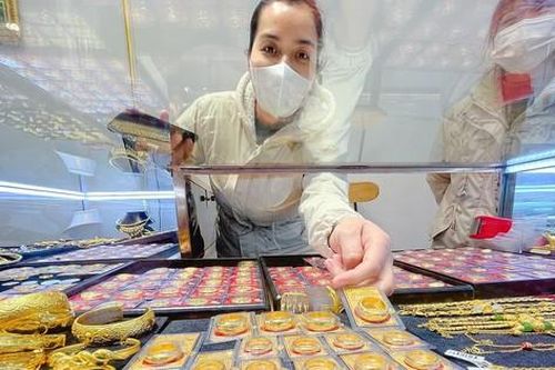 Giá vàng tăng giảm trái chiều sau 'bội thu' ngày vía Thần tài