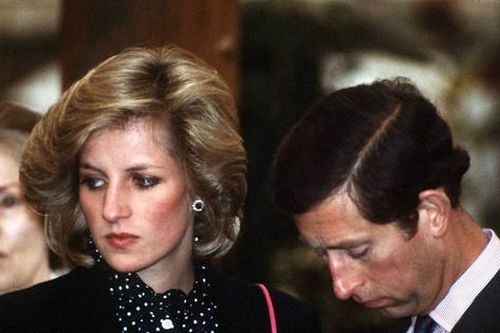 Công khai 32 bức thư Công nương Diana trách móc Charles