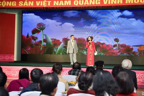 Giao lưu thơ nhạc 'Mùa Xuân ơn Đảng - Bác Hồ' tại Nghệ An
