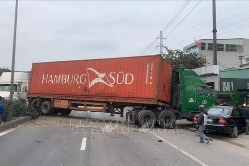 Tai nạn liên hoàn ở Hải Phòng làm hai người thương vong