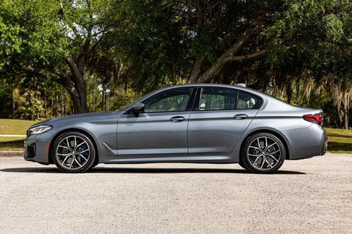 Top 10 xe hơi hạng sang 'ăn khách' nhất năm 2022: BMW 5 Series chiếm ngôi đầu