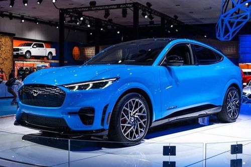 Ford giảm giá xe đa dụng Mustang Mach-E đến 5.900 USD