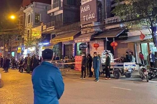 Hé lộ nguyên nhân ban đầu vụ cặp vợ chồng tử vong trong căn nhà khóa chốt bên trong ở Sơn Tây, Hà Nội