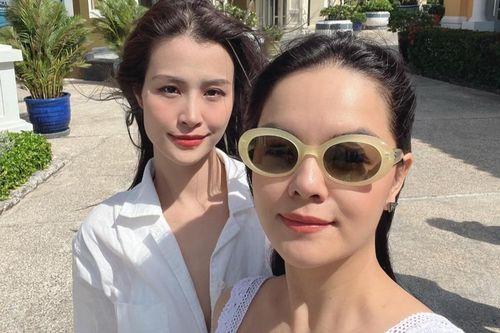 Phạm Quỳnh Anh vi vu đầu năm cùng Đông Nhi, không quên nhắc khéo bạn trai doanh nhân