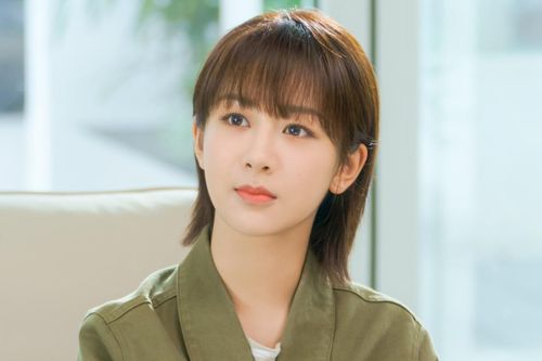 Tạo hình nữ sinh của Dương Tử gây tranh cãi: Người khen đáng yêu, người chê bai hệt 'bà thím'