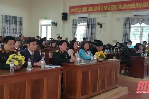Hội LHPN tỉnh tặng quà tân binh huyện Hoằng Hóa