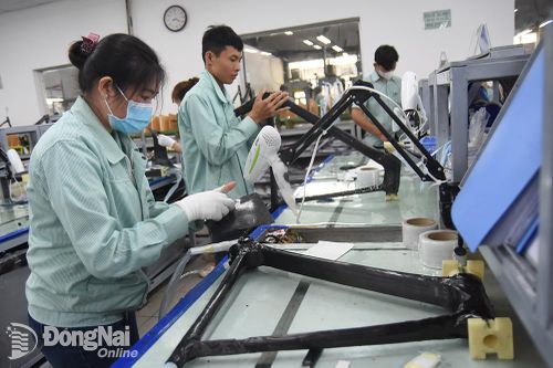 Công nhân bắt tay ngay vào công việc sau kỳ nghỉ Tết