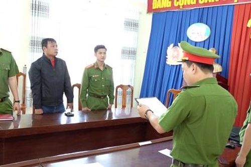 Giúp bạn làm giả giấy chứng nhận quyền sử dụng đất để vay ngân hàng