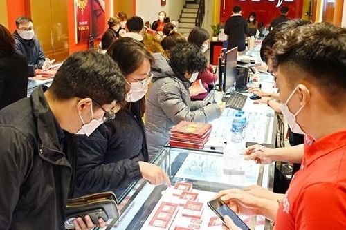 Mua vàng Vía Thần Tài: Vía cho 'nhà vàng', khách hàng 'thủng ví'