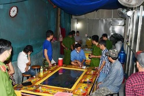 Đột kích tụ điểm cờ bạc game bắn cá, phát hiện 9 đối tượng dương tính ma túy