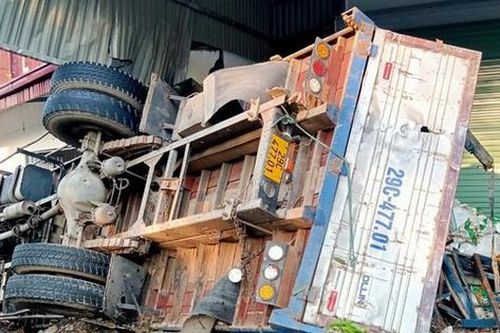 Lại thêm vụ ô tô tông vào nhà dân, 2 người thương vong