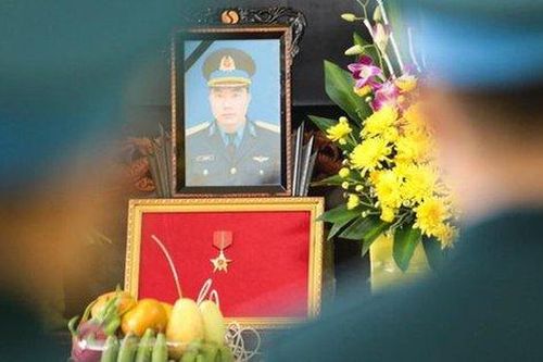 Vụ rơi máy bay Su 22: Truy tặng Huy hiệu Tuổi trẻ dũng cảm cho Thiếu tá phi công Trần Ngọc Duy