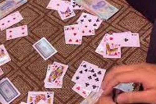 Hà Trung (Thanh Hóa): Bắt quả tang 4 cán bộ Chi cục Dự trữ nhà nước đánh bạc