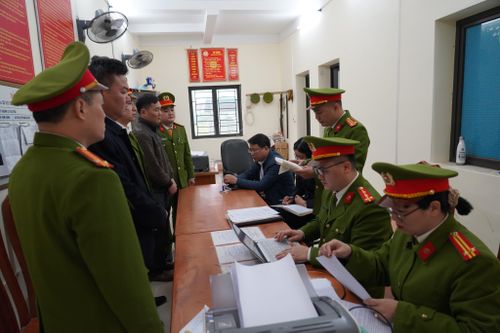 Khởi tố, bắt tạm giam 2 cán bộ xã lợi dụng chức vụ quyền hạn trong khi thi hành công vụ