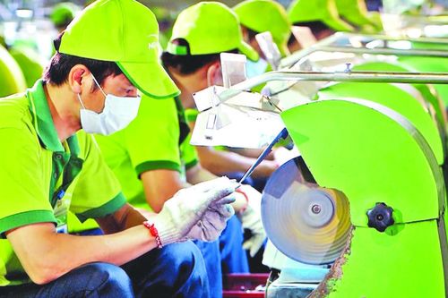Sôi động không khí sản xuất những ngày đầu năm
