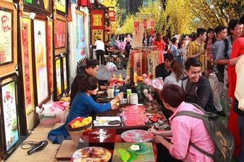 Du xuân nên chừng mực