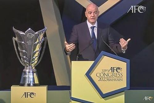 Chủ tịch FIFA ấn tượng trước sự phát triển của bóng đá châu Á