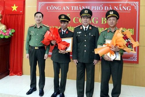 Công bố quyết định nghỉ công tác chờ hưởng chế độ hưu trí đối với 2 cán bộ lãnh đạo, chỉ huy Công an cấp phòng