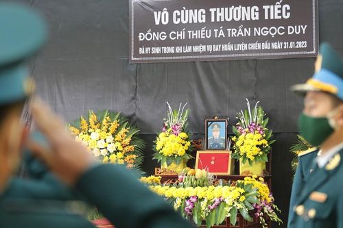 Tổ chức lễ tang phi công hy sinh trong khi làm nhiệm vụ