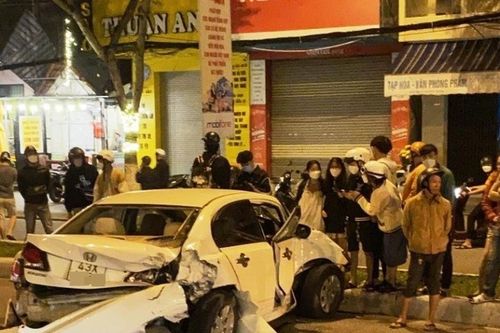 2 ô tô biến dạng sau va chạm kinh hoàng, 1 tài xế tử vong