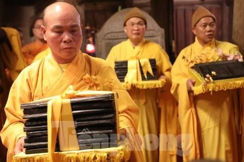 Rước bản di sản tư liệu thế giới từ chùa Vĩnh Nghiêm lên Tây Yên Tử