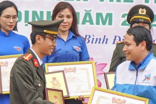 Tỉnh Đoàn Bình Định tuyên dương 18 gương đảng viên trẻ tiêu biểu