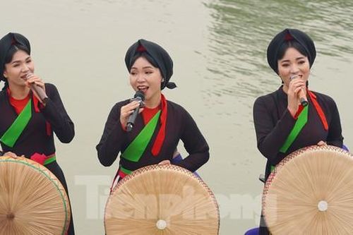 Đi 160 km để xem hội Lim