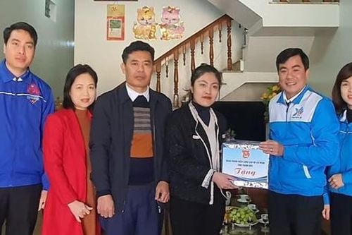 Hai nữ tân binh Thanh Hóa lên đường nhập ngũ