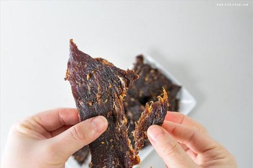 Cách phân biệt nhanh thịt bò khô thật và giả dành cho các bà nội trợ