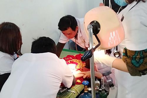 Nỗ lực cứu bé trai 18 tháng tuổi trôi 500m trên sông bất thành