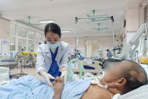 Mắc bệnh gout có nổi u cục bất thường ở tay chân, vành tai... có nên lo lắng?