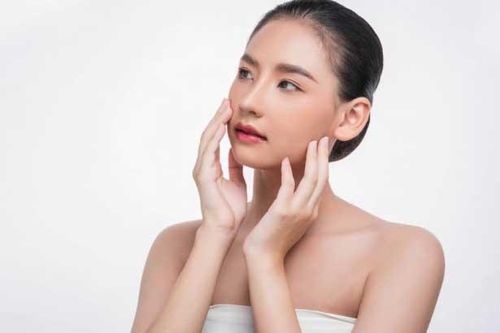 5 thói quen âm thầm hủy hoại làn da và nhan sắc mà không phải ai cũng biết