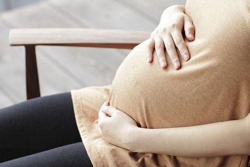 Mẹ ngoài 35, bố trên 45 tuổi có nguy cơ cao sinh con khuyết tật