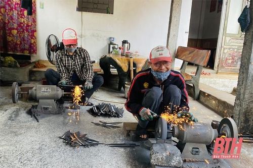 Đỏ lửa nghề rèn đầu năm